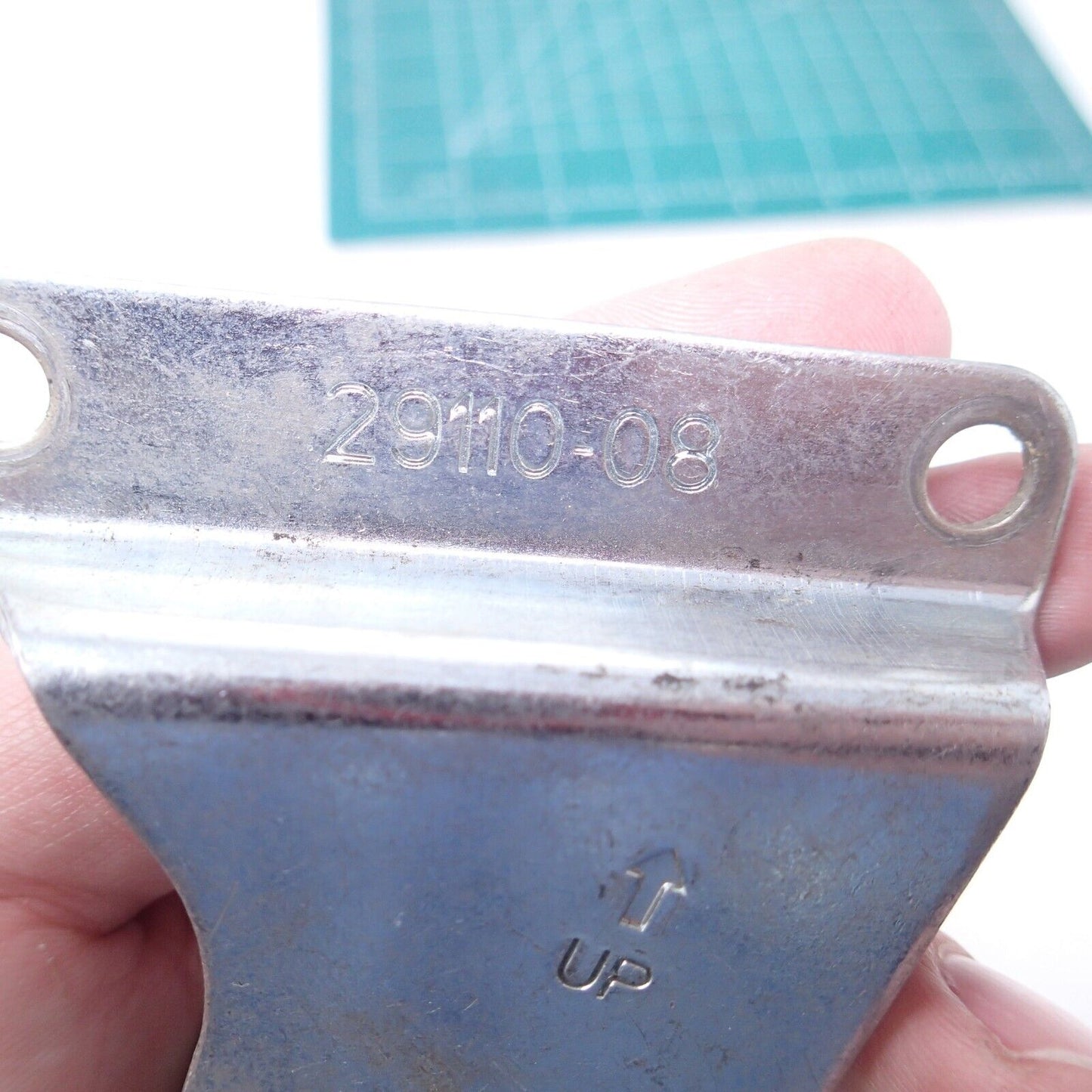 Harley Davidson Genuine  Air Cleaner Dyna FXD Mounting Bracket 29110-08 1unit