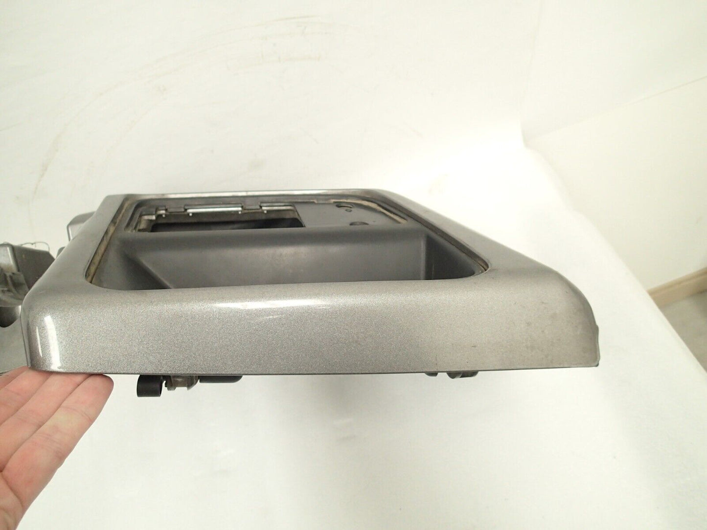 14-23 Harley Davidson Touring Ultra Lower Left LH Leg Knee Fairing 57100214