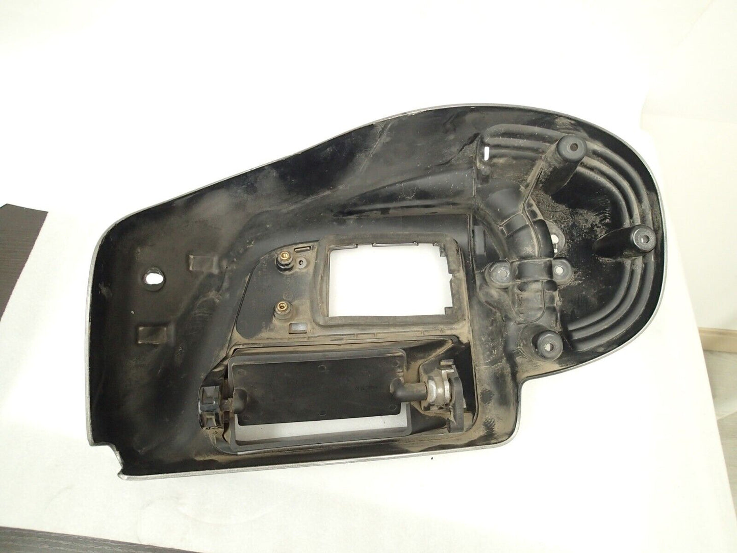 14-23 Harley Davidson Touring Ultra Lower Left LH Leg Knee Fairing 57100214