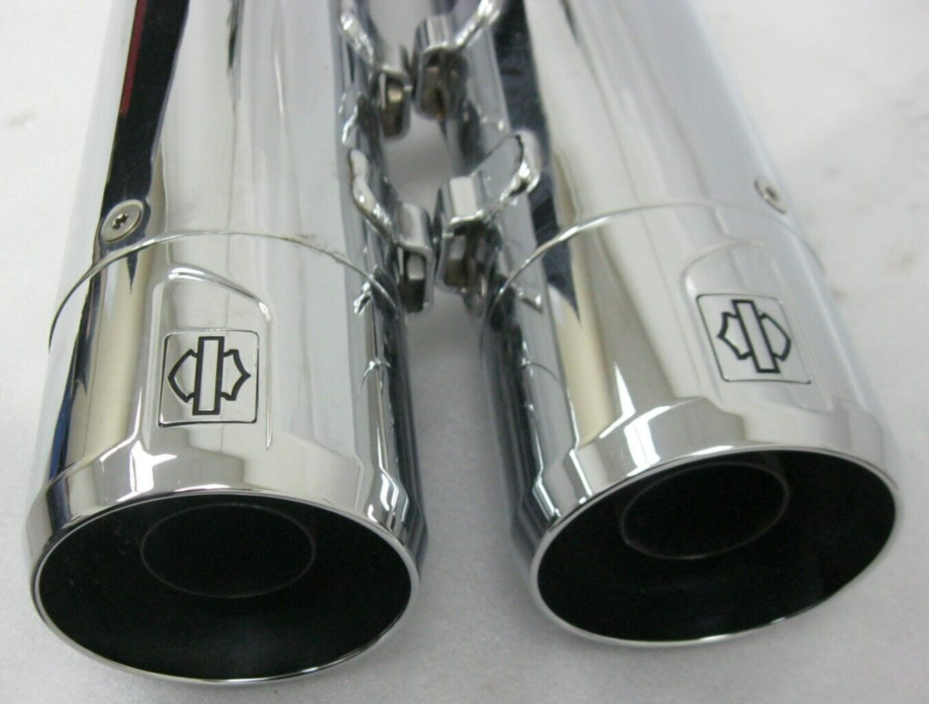Harley-Davidson 21 & Later M8 CVO Chrome Mufflers 64900731A/32 & Caps 65100170
