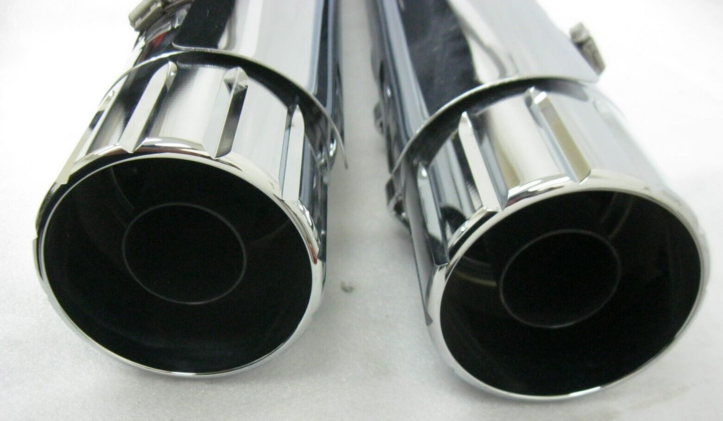 Harley-Davidson CVO 18-20 CVO Chrome Mufflers 64900731/2 & End Caps 65100058