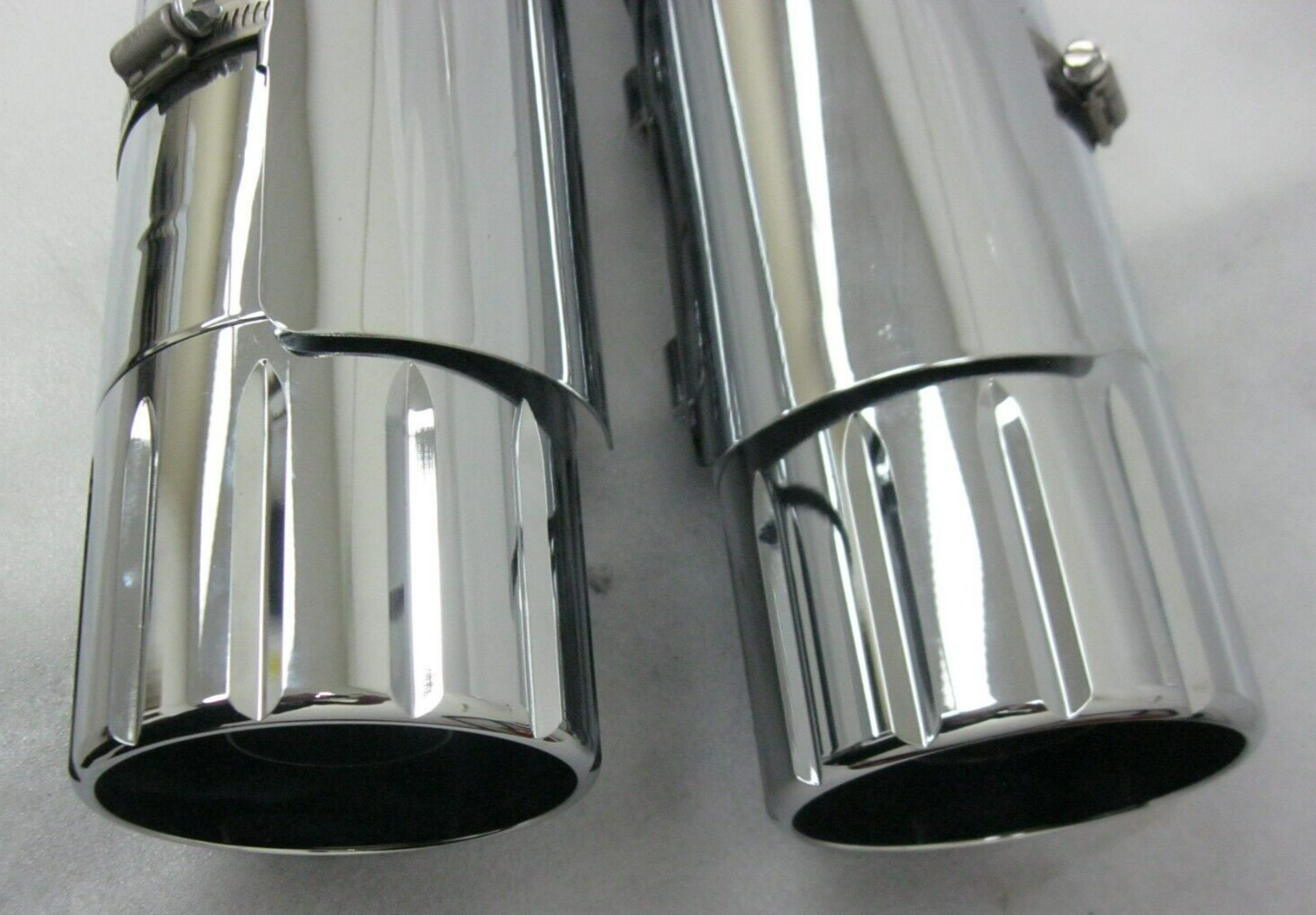 Harley-Davidson CVO 18-20 CVO Chrome Mufflers 64900731/2 & End Caps 65100058