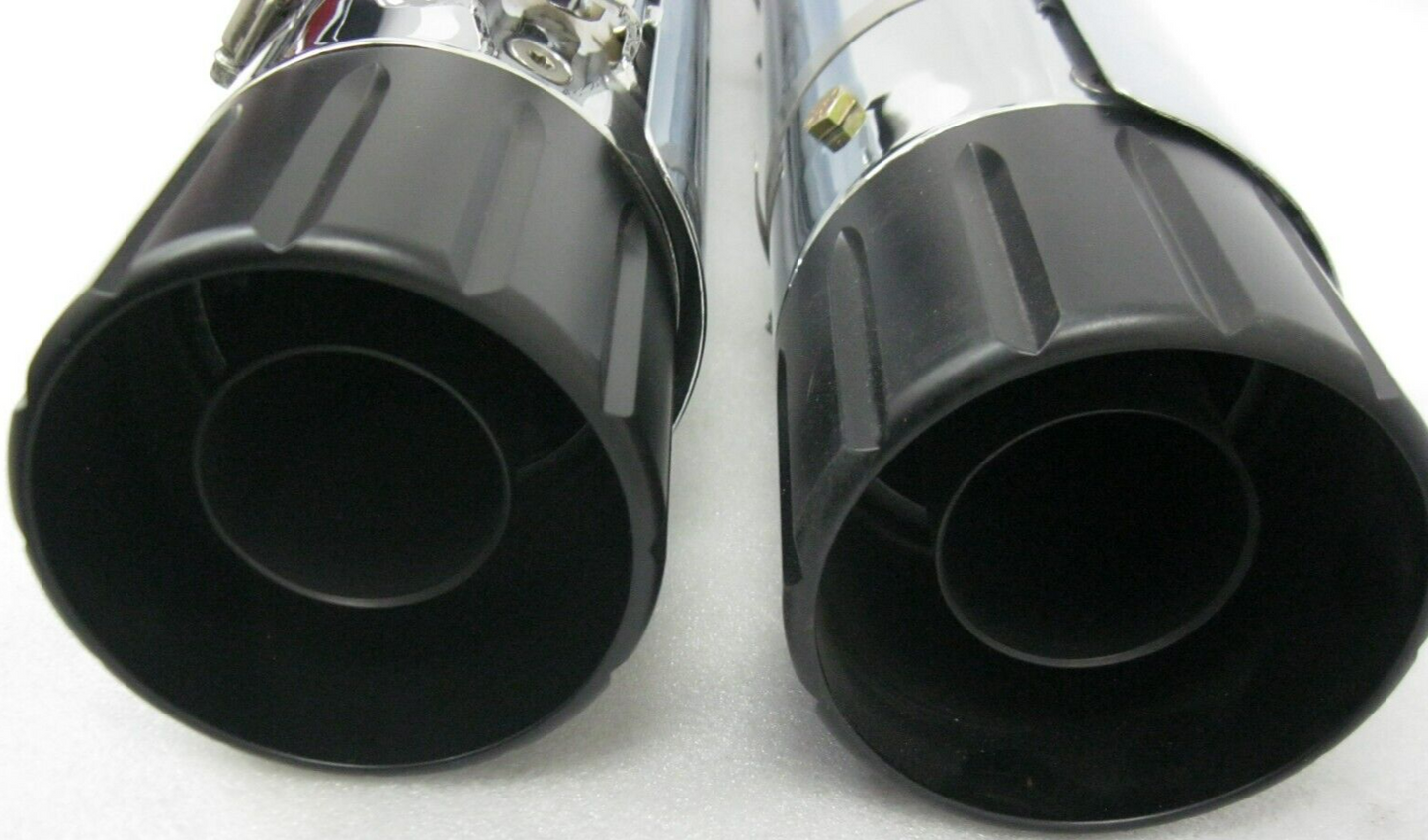 Harley-Davidson OEM 2017 CVO Chrome Mufflers 64900256/7 & End Caps 65100059