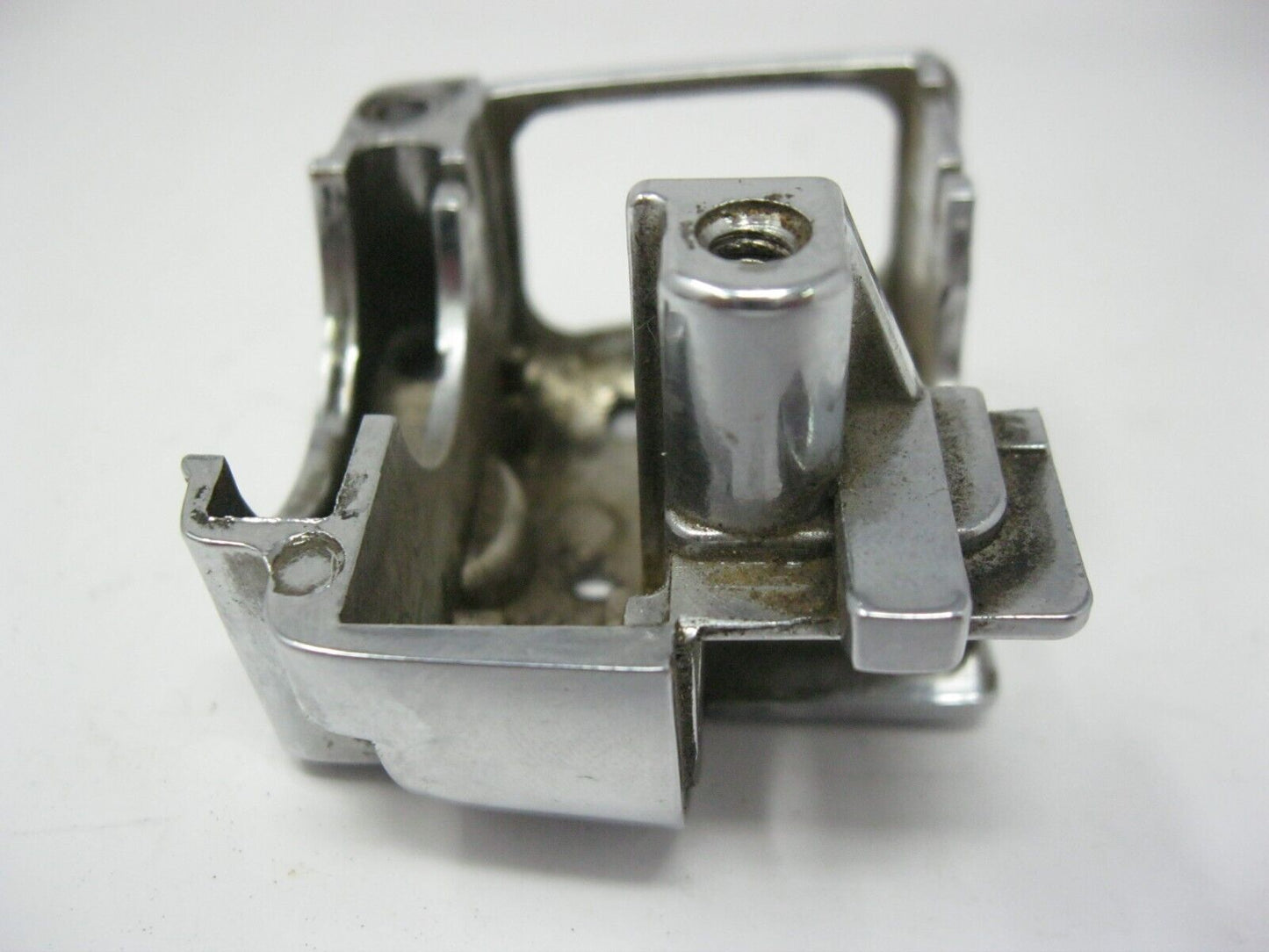 96-17 Harley Softail, Dyna Lower Right Housing Possibly Drag Spec. 0616-0144