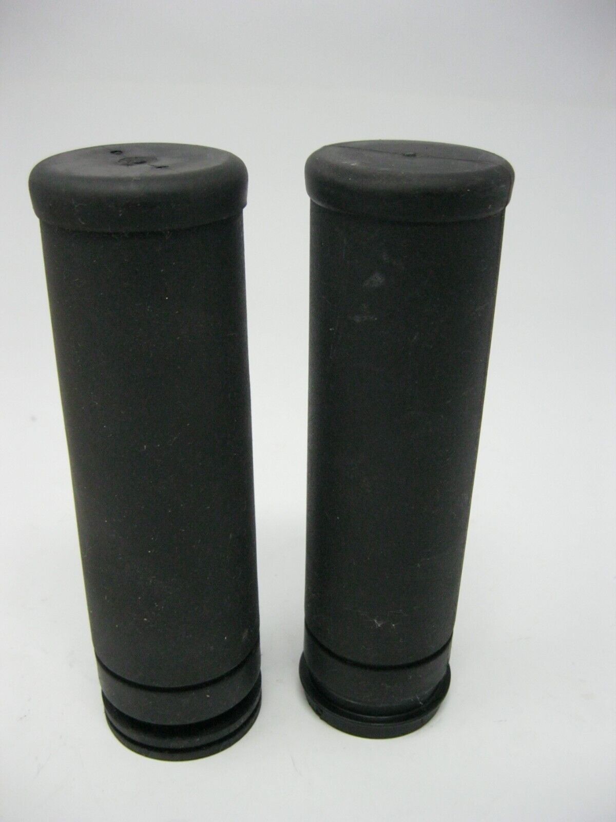 Harley-Davidson OEM 08-23 Softail Softail/Touring Grips 56304-08 & 56248-08