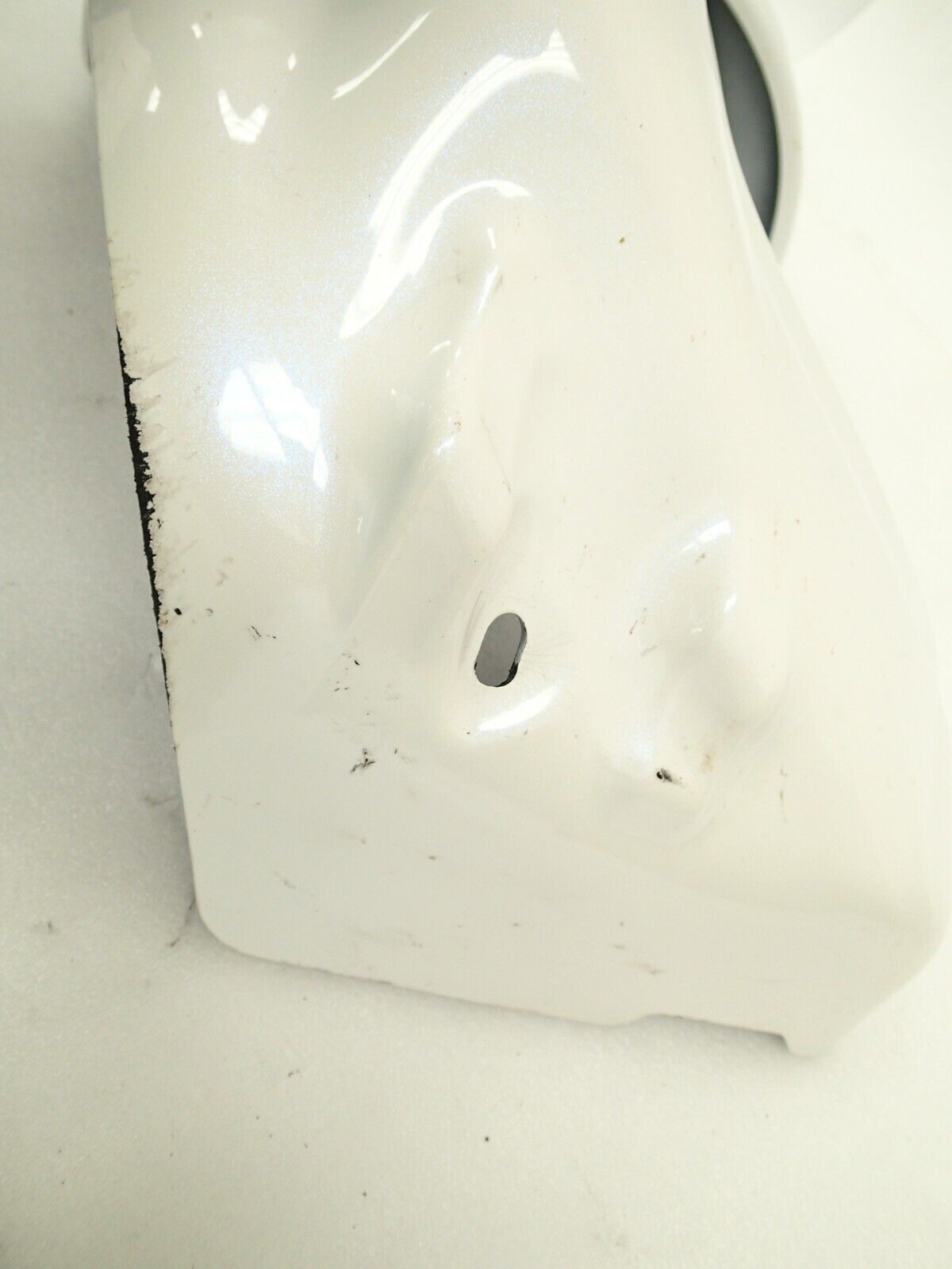 OEM 04 - 16 Harley Davidson TOURING Lower Fairing RT Side 58817-05A White Scuff