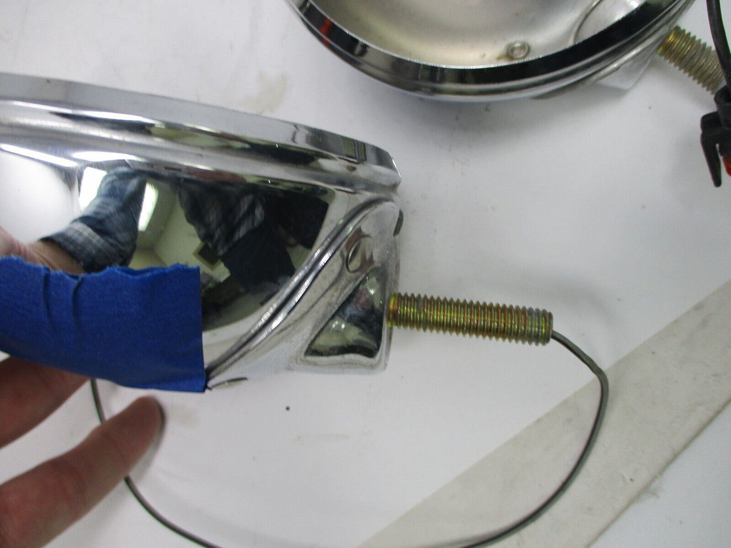 '13 Harley Electra Glide Ultra FRONT LEFT R/L AUXILLARY LAMP HOUSING BENT BOLT