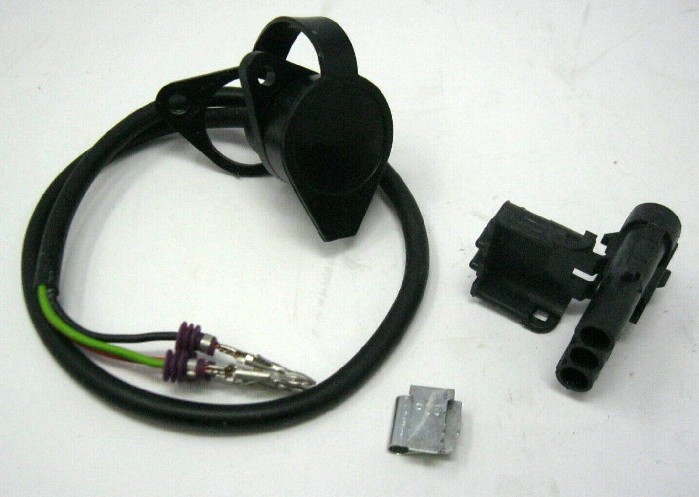 3 Pin Plug in Connector set (Unknown Part Number & Fitment)