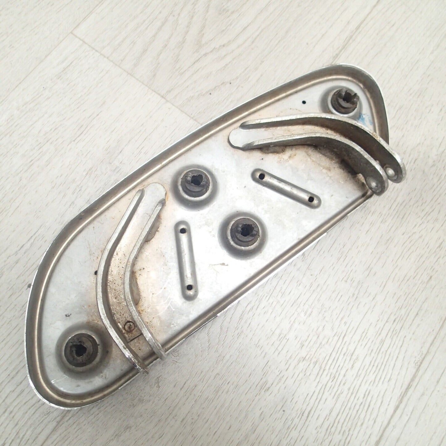 HARLEY-DAVIDSON FOOTBOARD BOTTOM ASSEMBLY CHROME 50688-04 LEFT ONE!