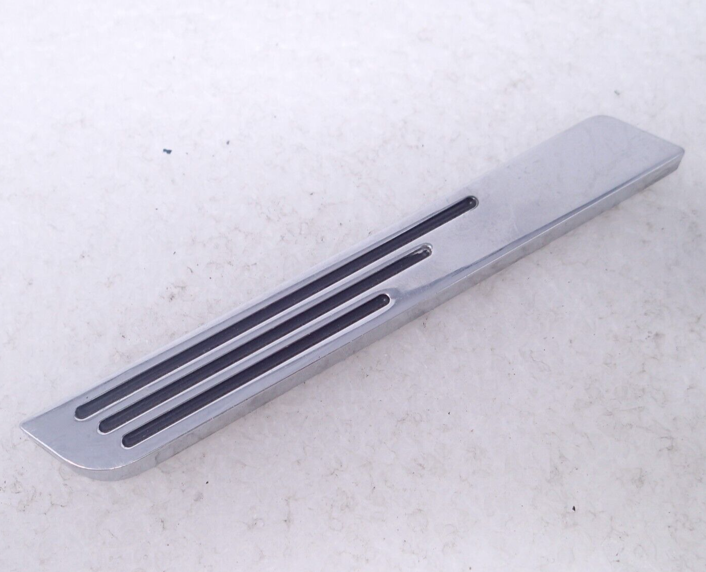 USED OEM Harley-Davidson RIGHT SIDE SADDLEBAG HINGE INSERT SB CHR 14-19 FLHT