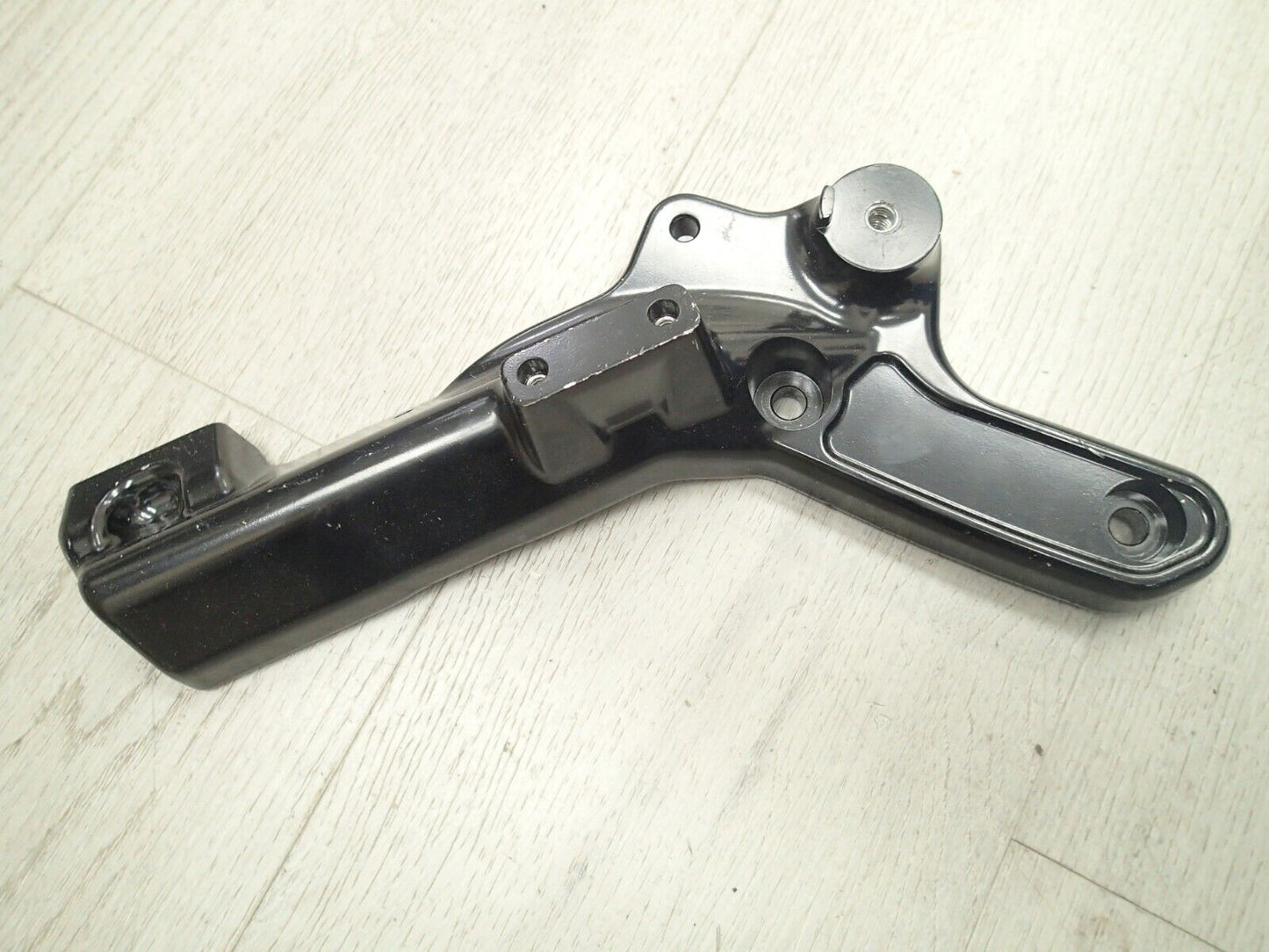 HARLEY DAVIDSON SOFTAIL EXHAUST MOUNT BRACKET OEM 65500063