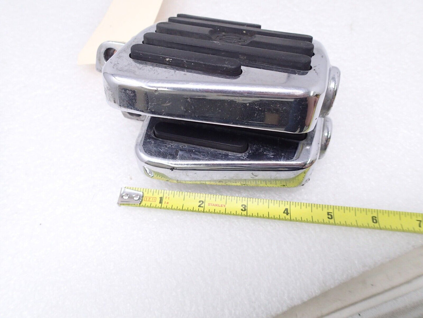 1995 HARLEY-DAVIDSON SOFTAIL FOOT RESTS PEGS SET PAIR 51327-08
