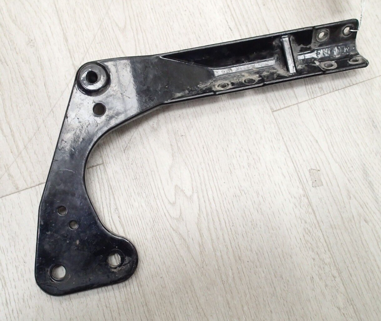 07-17 Harley Davidson Softail Deluxe Exhaust Mounting Bracket 65399-07
