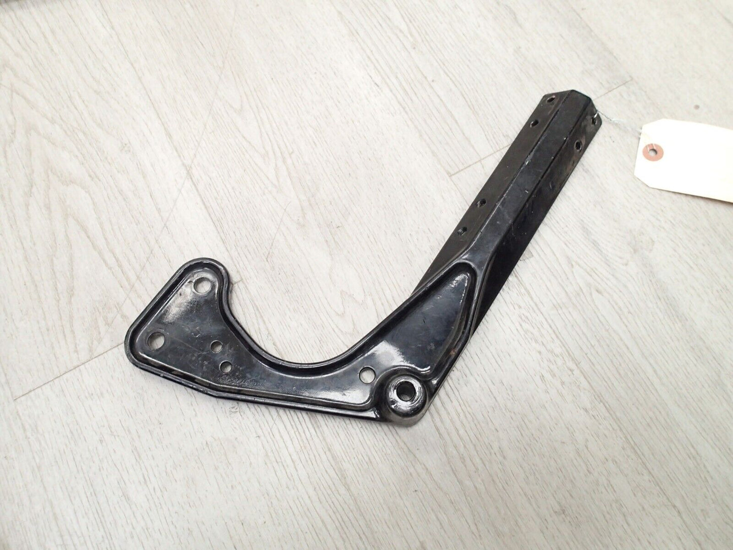 07-17 Harley Davidson Softail Deluxe Exhaust Mounting Bracket 65399-07