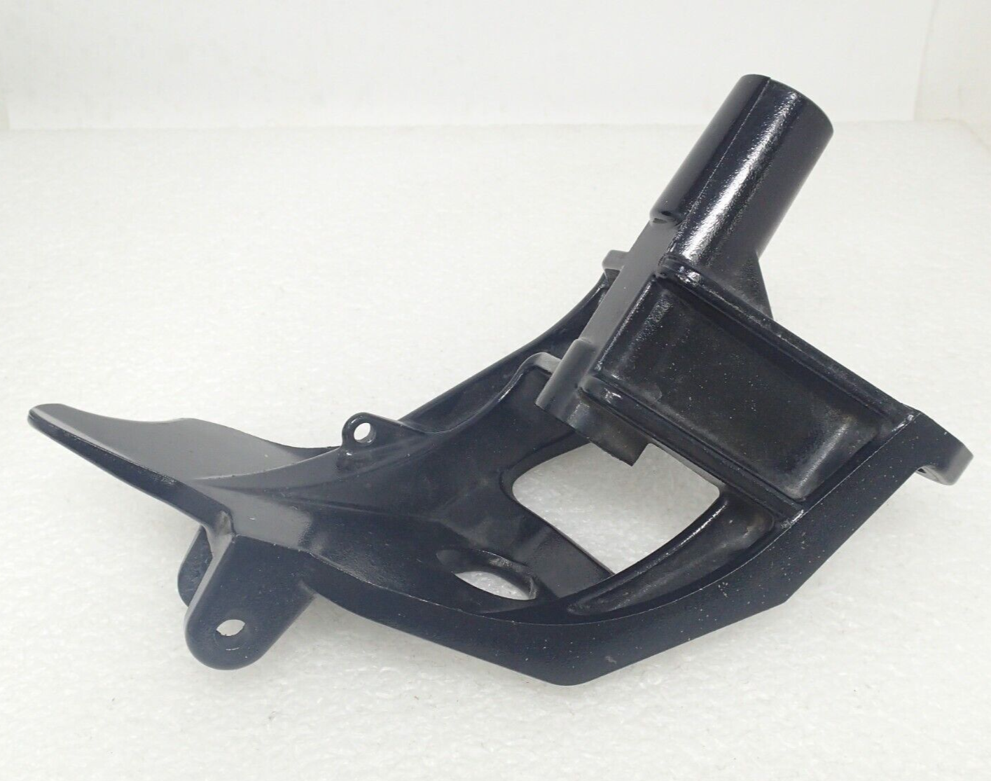 SUZUKI 2007 BOULEVARD M109 M109R VZR1800- FOOT PEG FRONT RIGHT 43511-48G00 USED