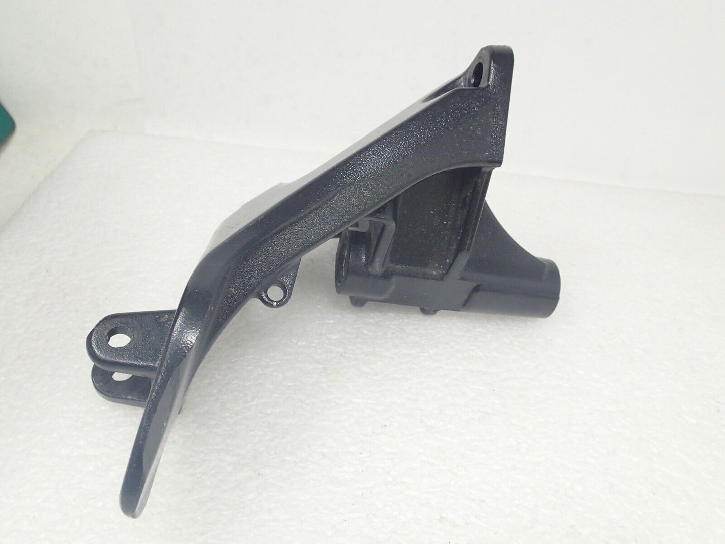 SUZUKI 2007 BOULEVARD M109 M109R VZR1800- FOOT PEG FRONT RIGHT 43511-48G00 USED