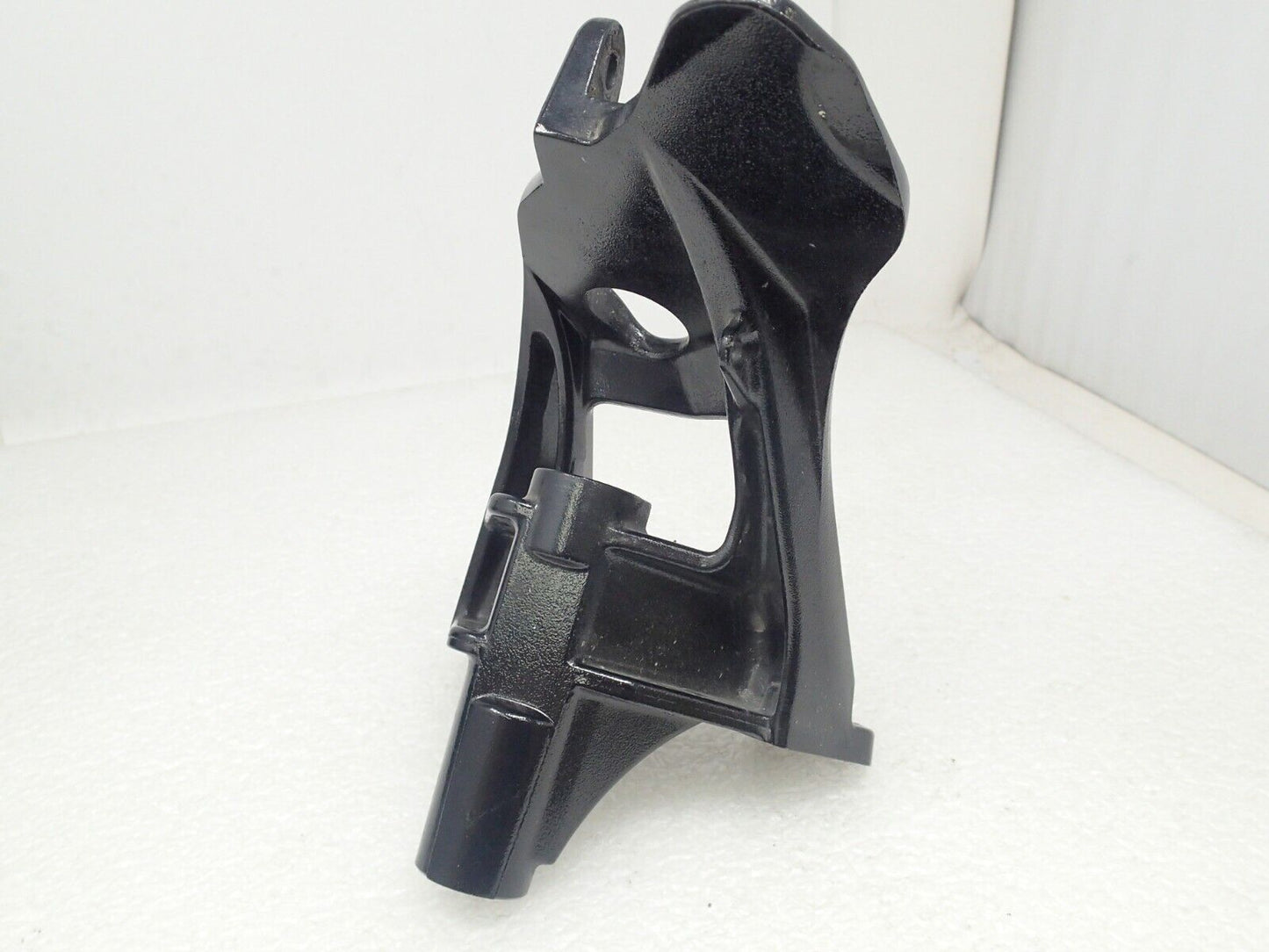 SUZUKI 2007 BOULEVARD M109 M109R VZR1800- FOOT PEG FRONT RIGHT 43511-48G00 USED