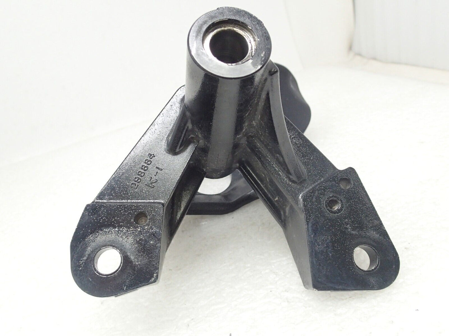 SUZUKI 2007 BOULEVARD M109 M109R VZR1800- FOOT PEG FRONT RIGHT 43511-48G00 USED