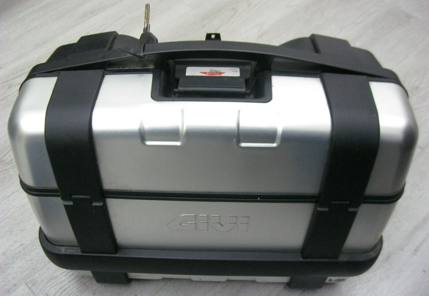 Givi Brushed Aluminum 33 Litre Trunk 0r Side Case 2 Keys believed to be  TRK33NA