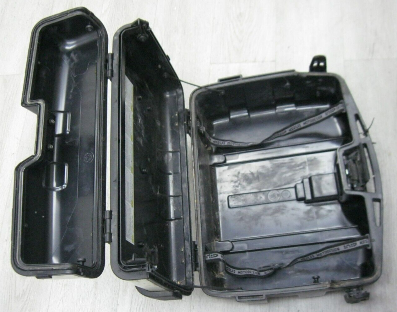 Givi Brushed Aluminum 33 Litre Trunk 0r Side Case 2 Keys believed to be  TRK33NA