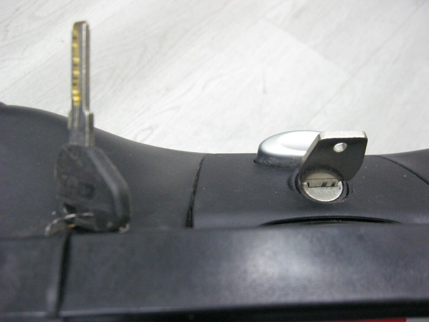Givi Brushed Aluminum 33 Litre Trunk 0r Side Case 2 Keys believed to be  TRK33NA