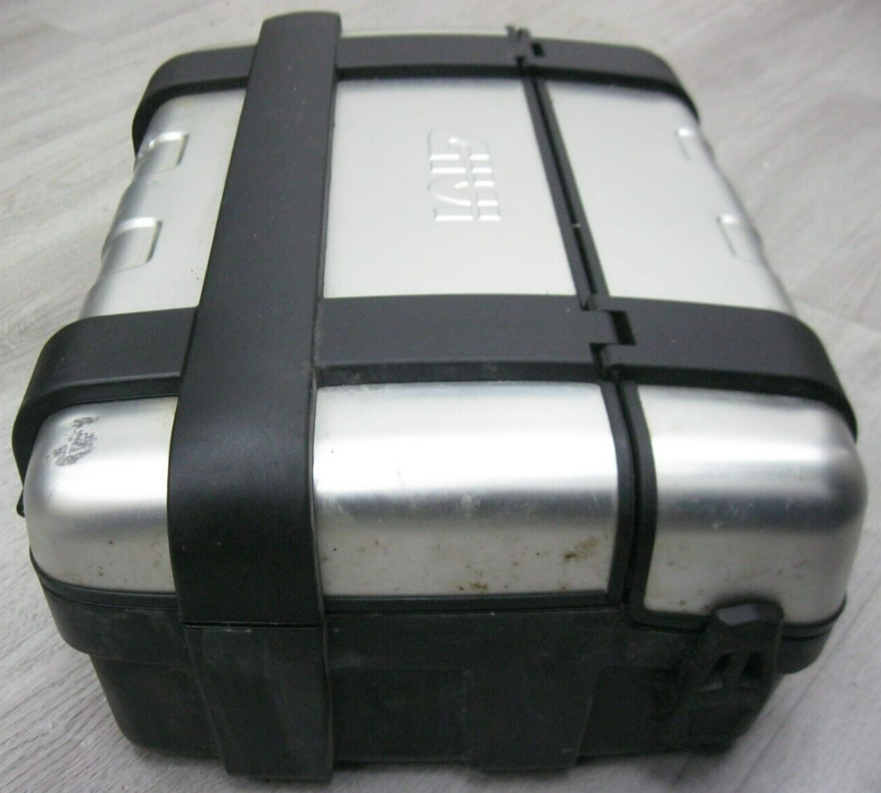 Givi Brushed Aluminum 33 Litre Trunk 0r Side Case 2 Keys believed to be  TRK33NA