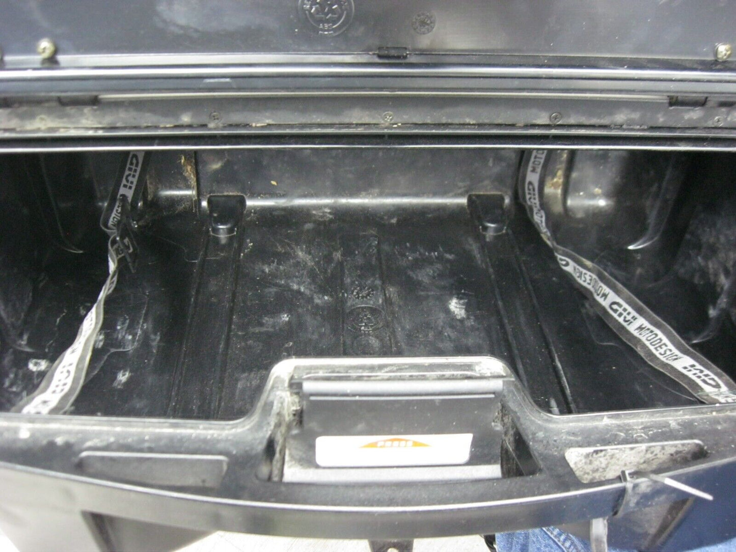Givi Brushed Aluminum 33 Litre Trunk 0r Side Case 2 Keys believed to be  TRK33NA