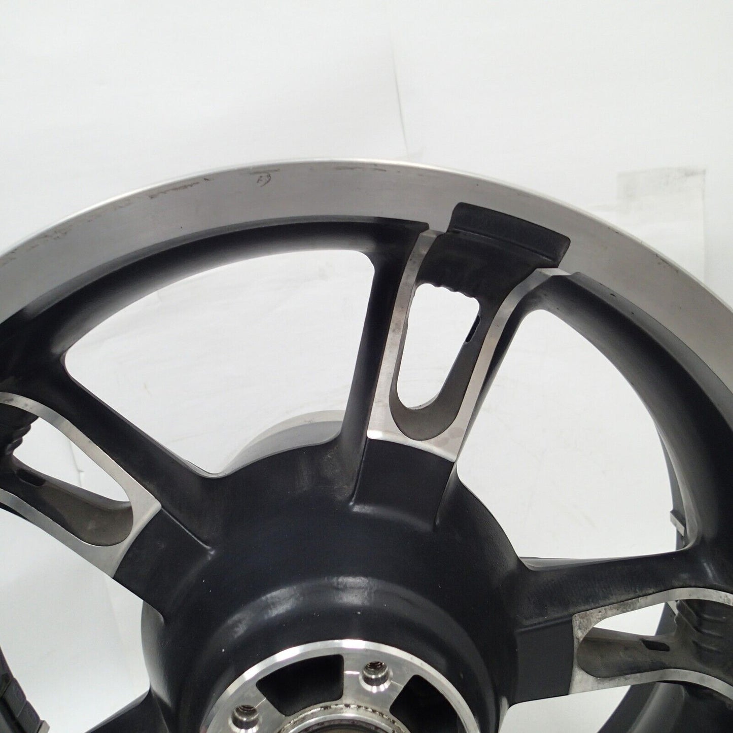 2019 HARLEY DAVIDSON REAR WHEEL RIM STRAIGHT 16X5 (40900033) ELECTRA GLIDE ULTRA