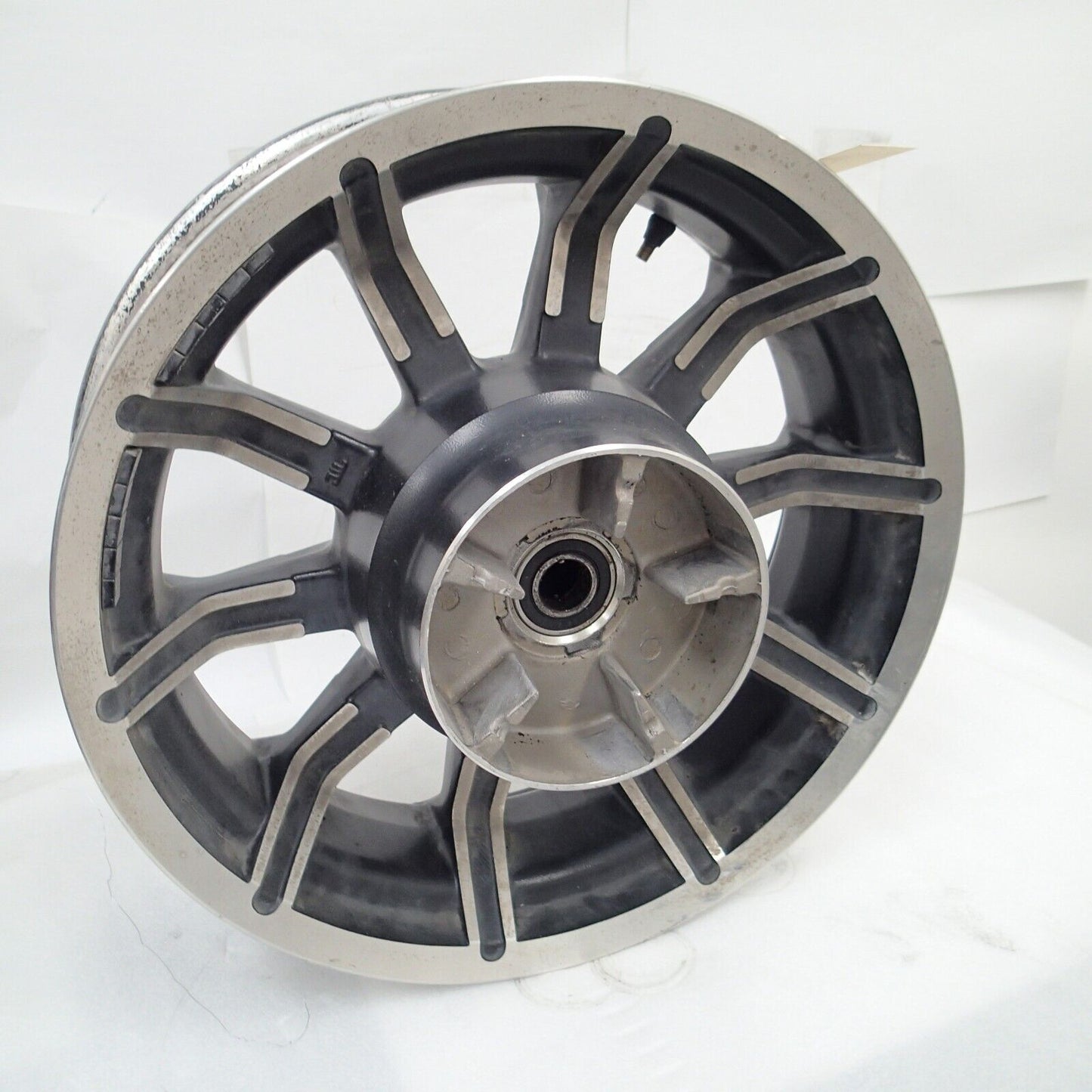 2019 HARLEY DAVIDSON ROAD GLIDE REAR WHEEL RIM STRAIGHT 16X5 (40900033) no beari