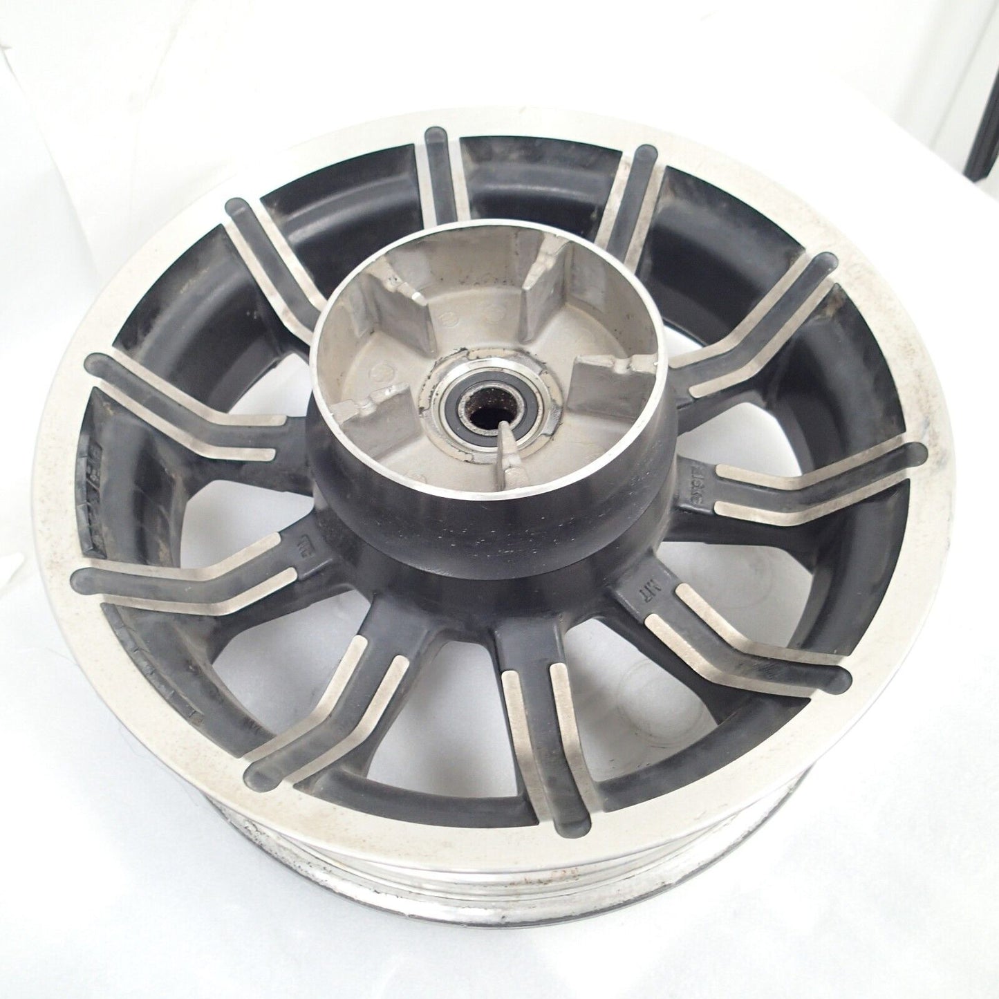 2019 HARLEY DAVIDSON ROAD GLIDE REAR WHEEL RIM STRAIGHT 16X5 (40900033) no beari