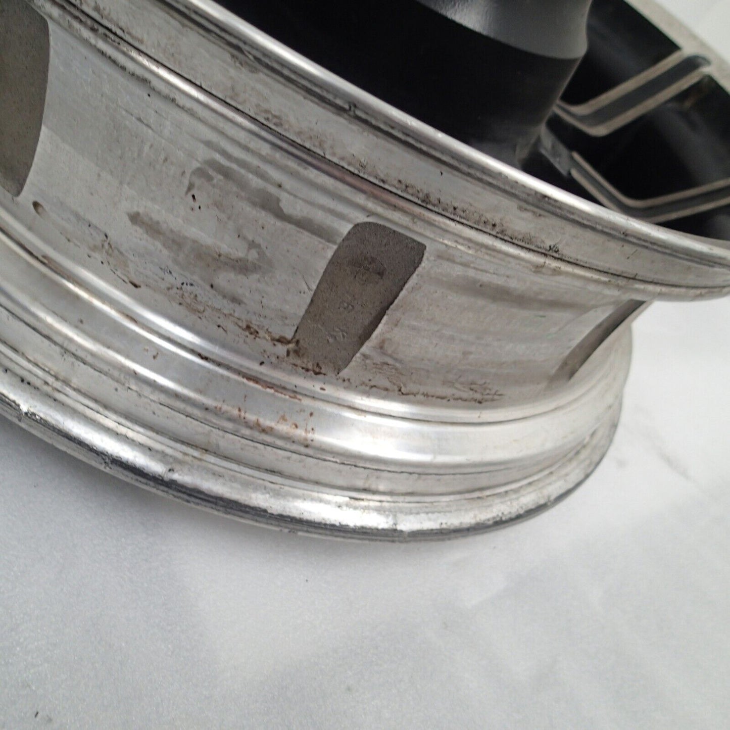 2019 HARLEY DAVIDSON ROAD GLIDE REAR WHEEL RIM STRAIGHT 16X5 (40900033) no beari