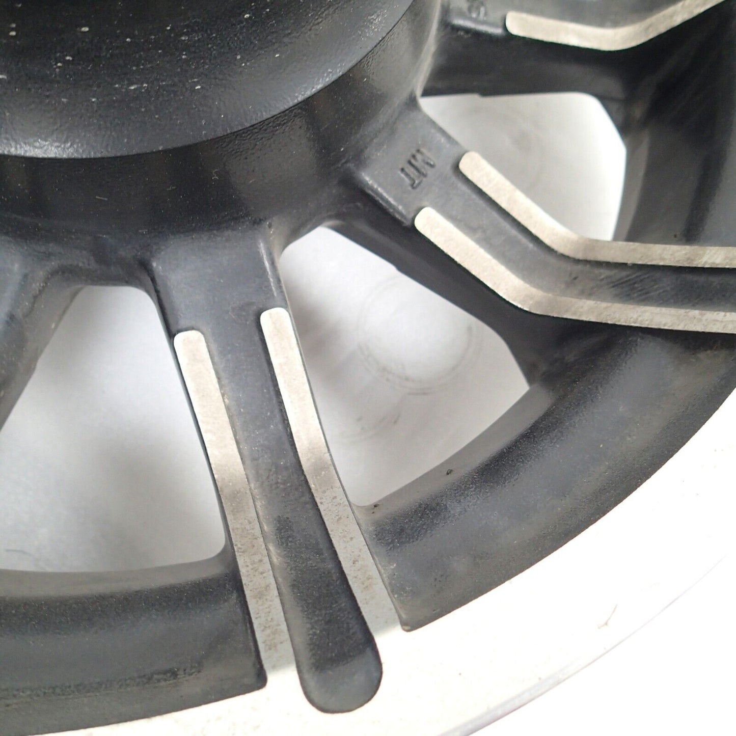 2019 HARLEY DAVIDSON ROAD GLIDE REAR WHEEL RIM STRAIGHT 16X5 (40900033) no beari