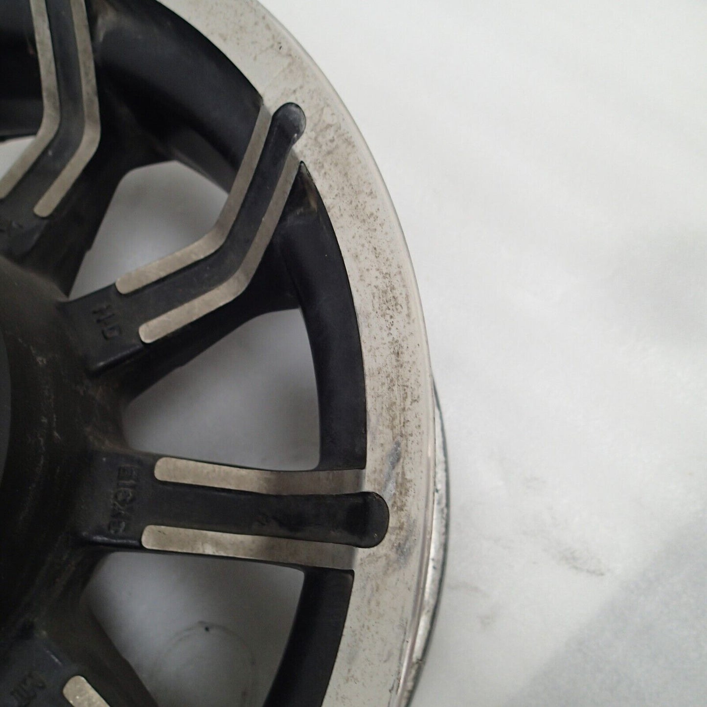 2019 HARLEY DAVIDSON ROAD GLIDE REAR WHEEL RIM STRAIGHT 16X5 (40900033) no beari