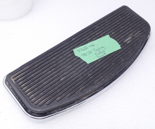 HARLEY-DAVIDSON ROAD KING CHROME FOOTREST FOOTBOARD FLOOR BOARD PAD 50621-06