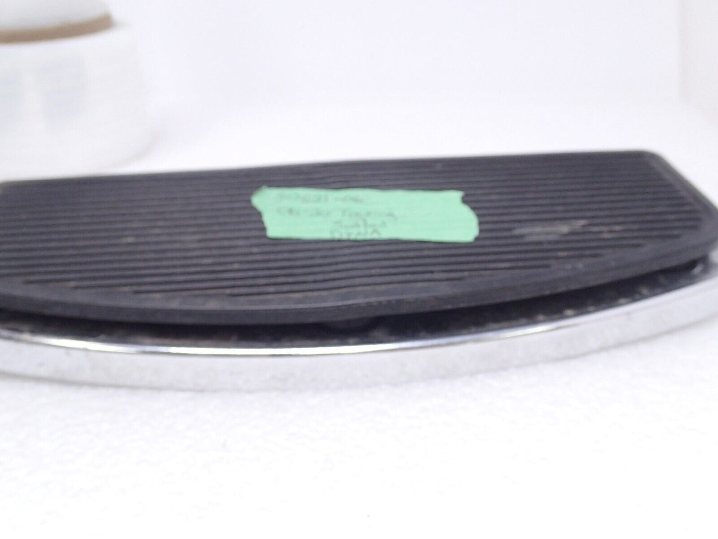 HARLEY-DAVIDSON ROAD KING CHROME FOOTREST FOOTBOARD FLOOR BOARD PAD 50621-06