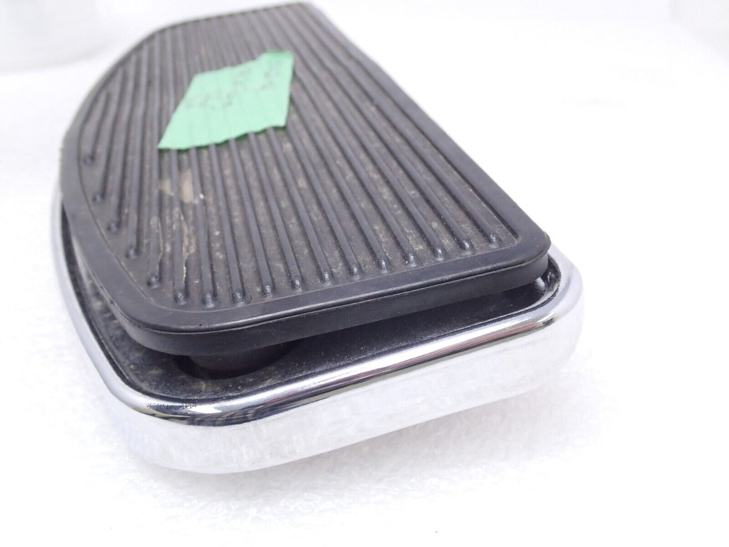 HARLEY-DAVIDSON ROAD KING CHROME FOOTREST FOOTBOARD FLOOR BOARD PAD 50621-06