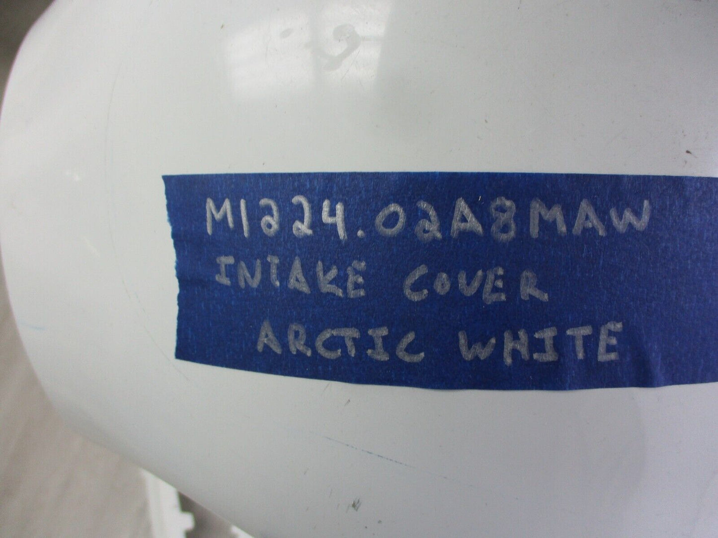 M1224.02A8MAW INTAKE COVER ASSEMBLY (arctic white) 2003-XB9R