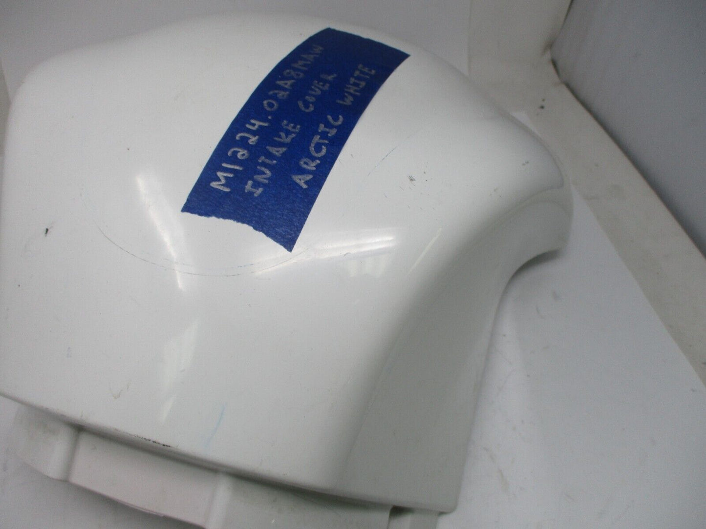 M1224.02A8MAW INTAKE COVER ASSEMBLY (arctic white) 2003-XB9R