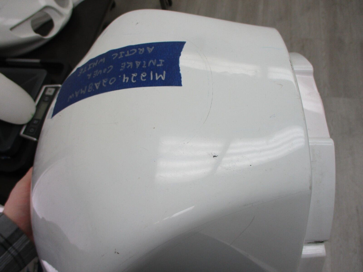 M1224.02A8MAW INTAKE COVER ASSEMBLY (arctic white) 2003-XB9R