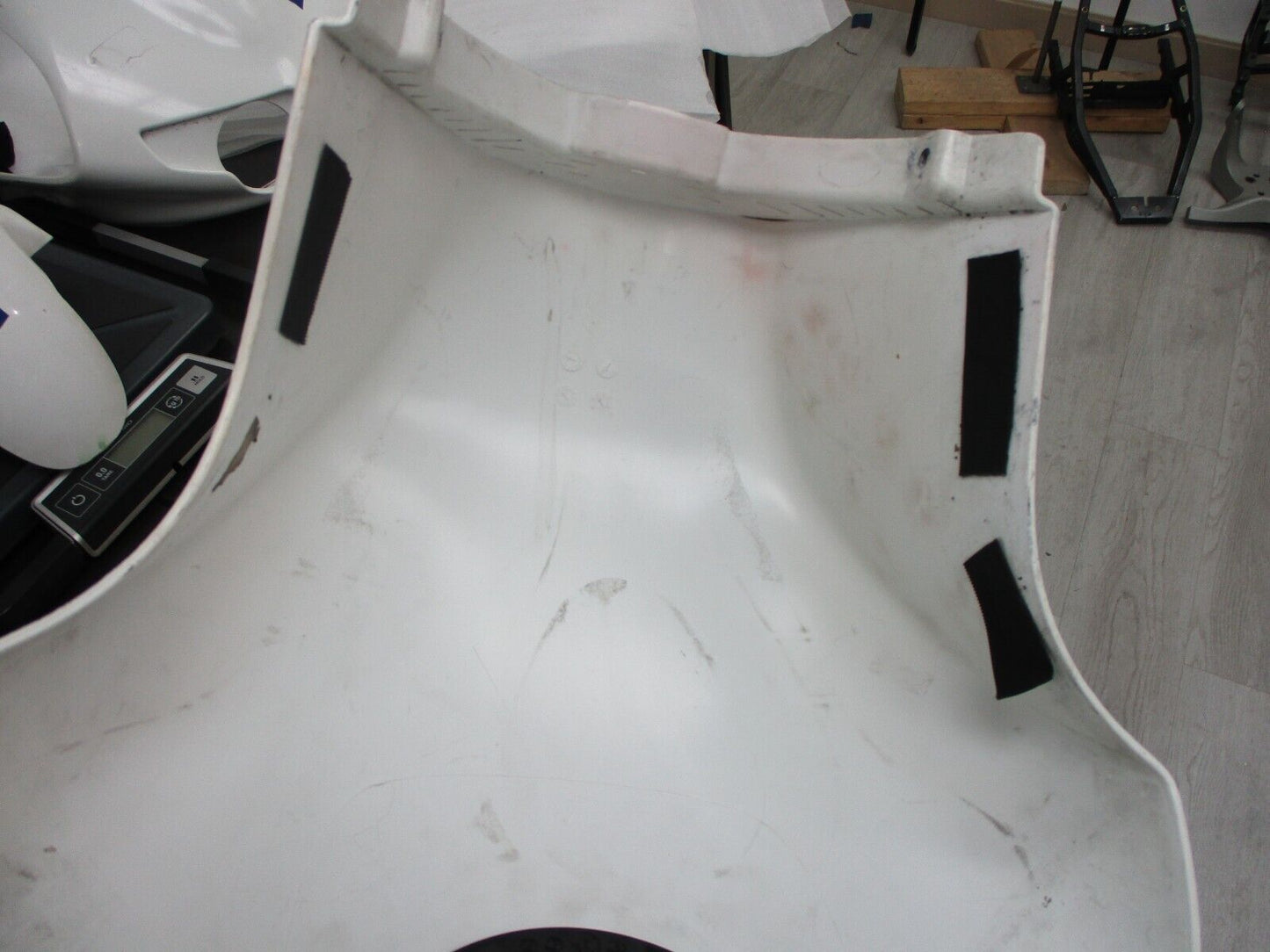 M1224.02A8MAW INTAKE COVER ASSEMBLY (arctic white) 2003-XB9R