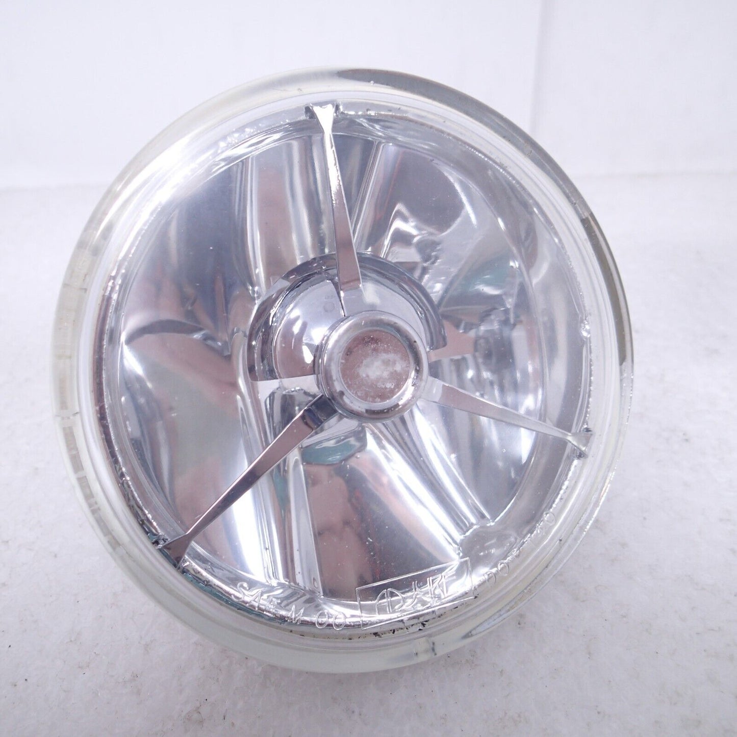 Kuryakyn 2356 - 4 1/2" WAVE CUT HEADLAMP FOR TRI-BAR W/BLACK