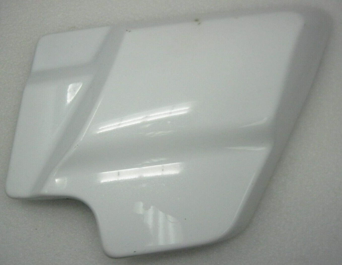 Harley-Davidson OEM Crushed Ice Pearl RH Side Cover Prime 66048-09A  57200072DZS