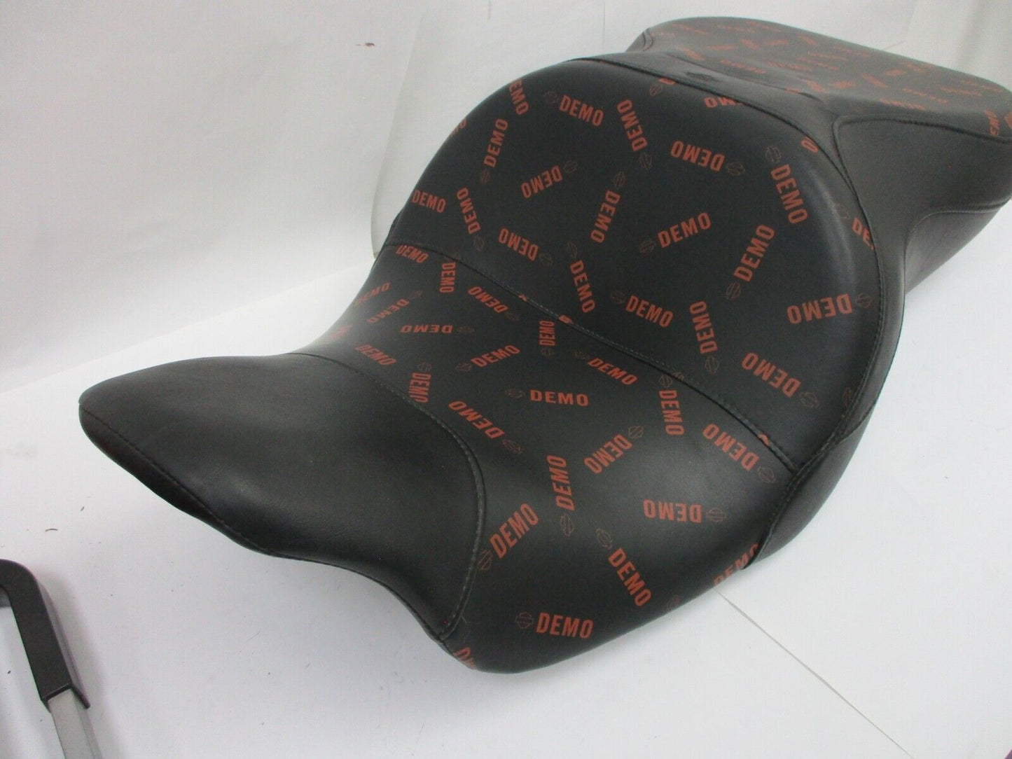 54382-11 DEMO SEAT Harley Touring Road Glide SUPER REACH Ultra Classic CVO Seat