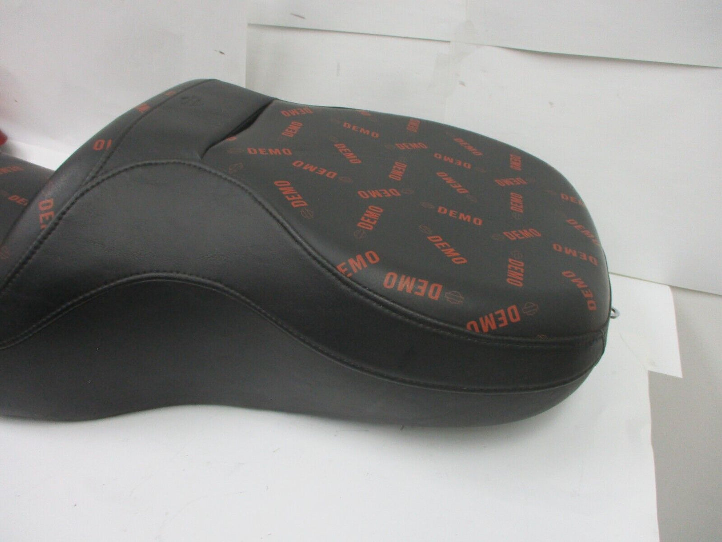 54382-11 DEMO SEAT Harley Touring Road Glide SUPER REACH Ultra Classic CVO Seat