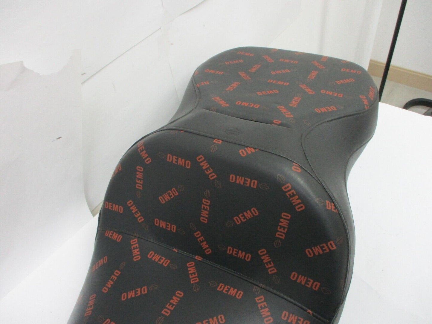 54382-11 DEMO SEAT Harley Touring Road Glide SUPER REACH Ultra Classic CVO Seat