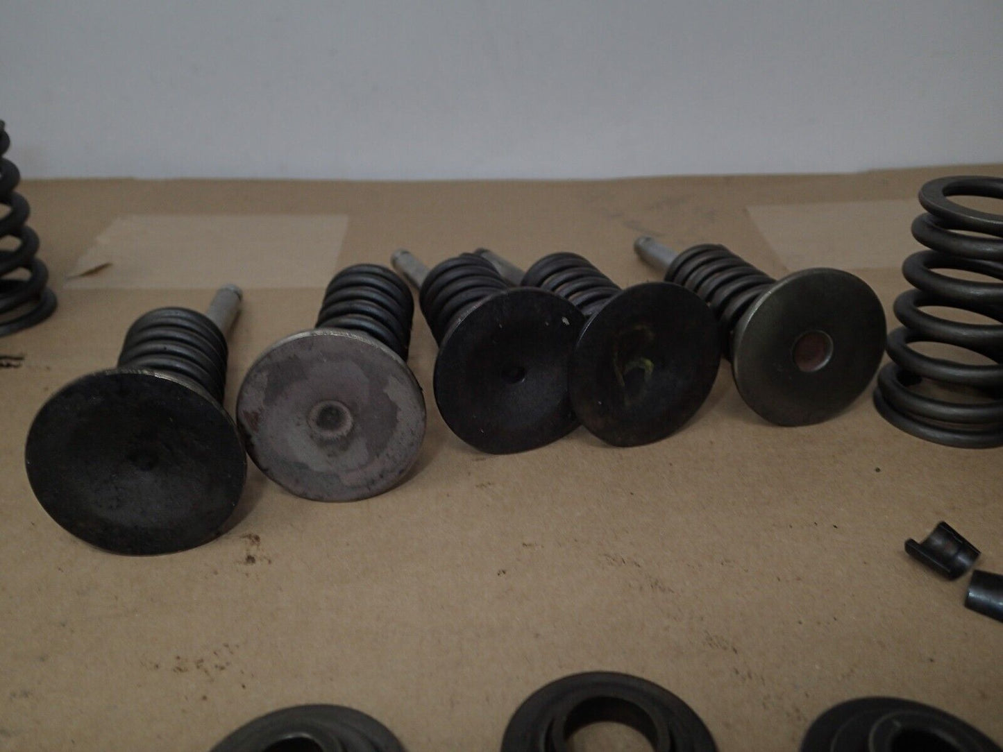 HARLEY DAVIDSON Motorcycle Part OEM Intake Valve 883 P/N 18031-86 USED