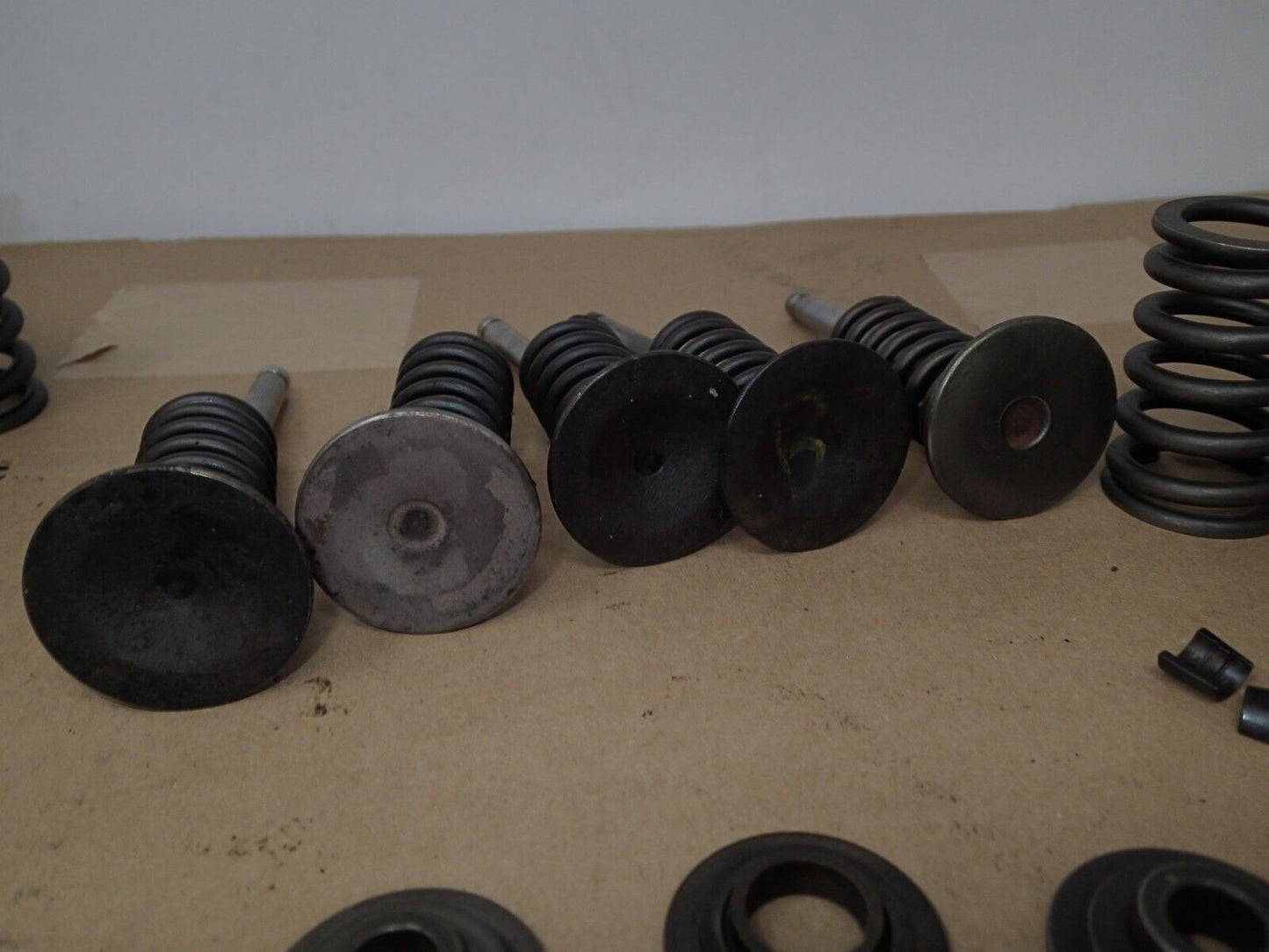 HARLEY DAVIDSON Motorcycle Part OEM Intake Valve 883 P/N 18031-86 USED