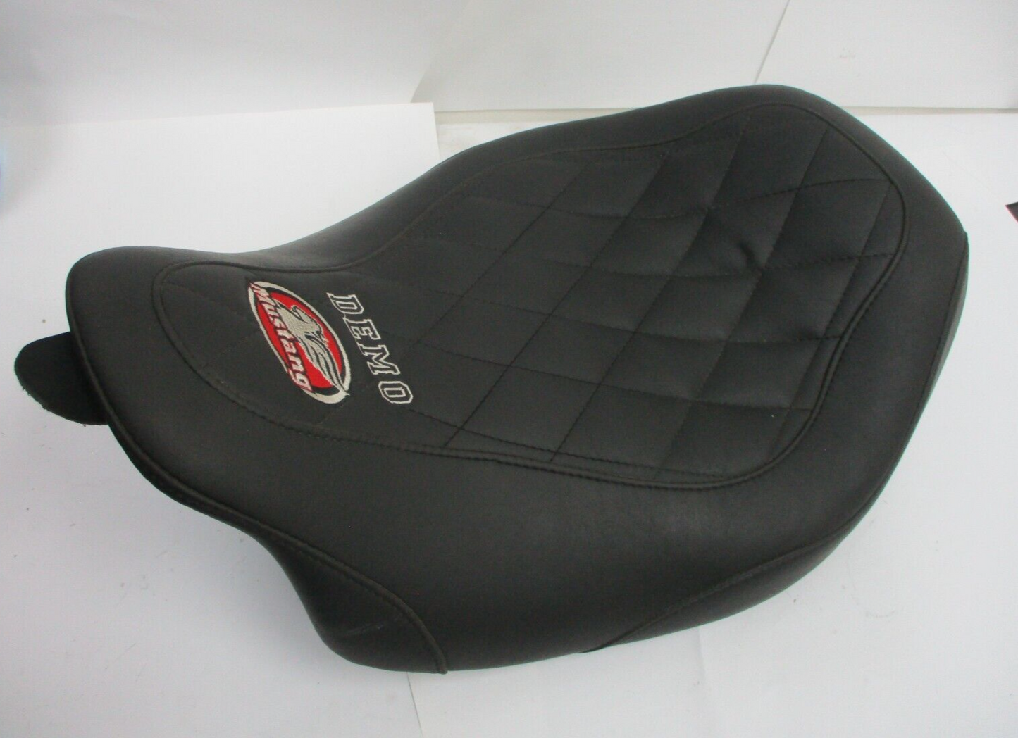 Mustang Wide Tripper Solo Seat Diamond Stitch Black 947430