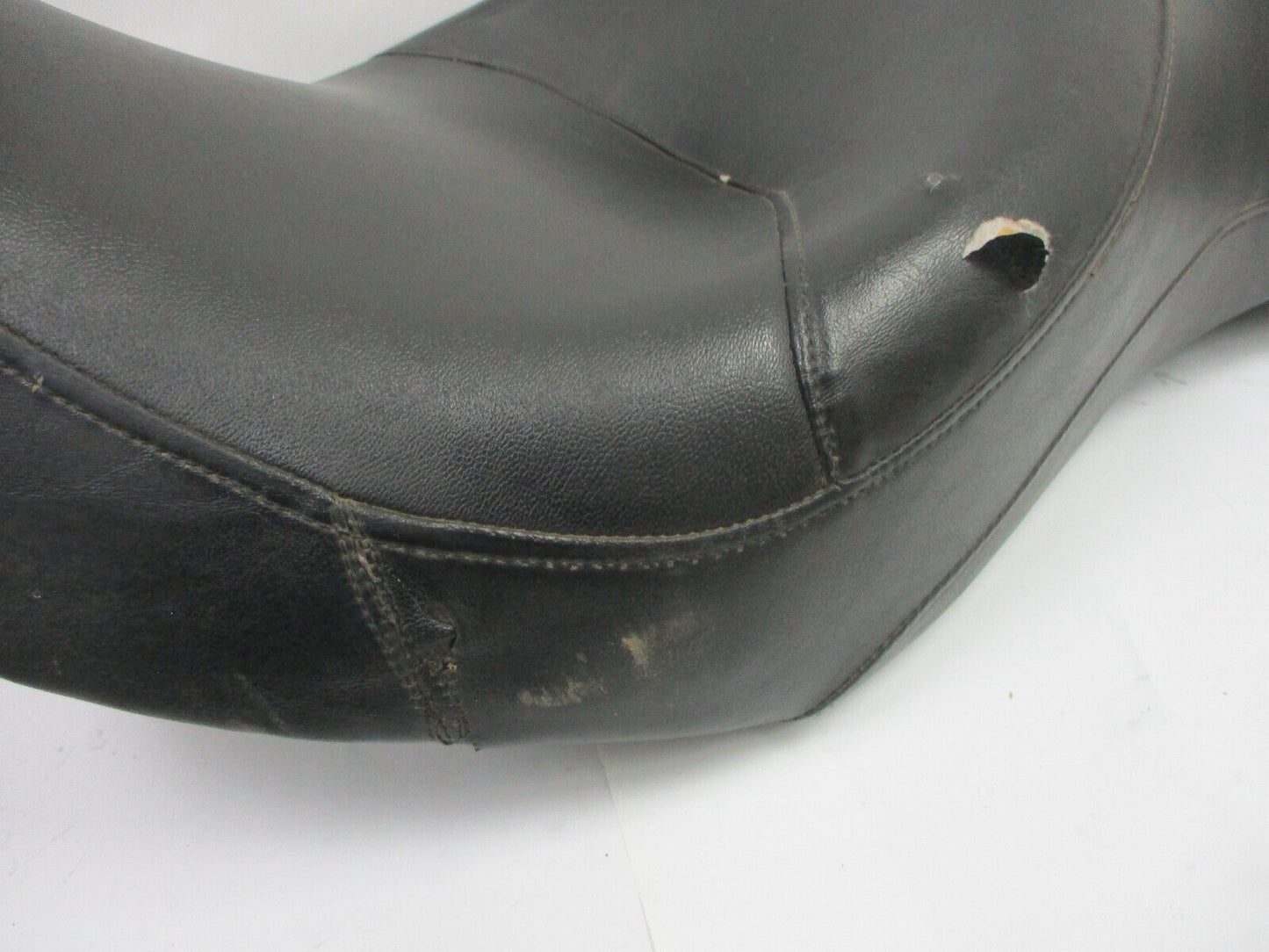 2008 08 Harley Davidson Electra Glide Front Saddle Seat Tear (4882)