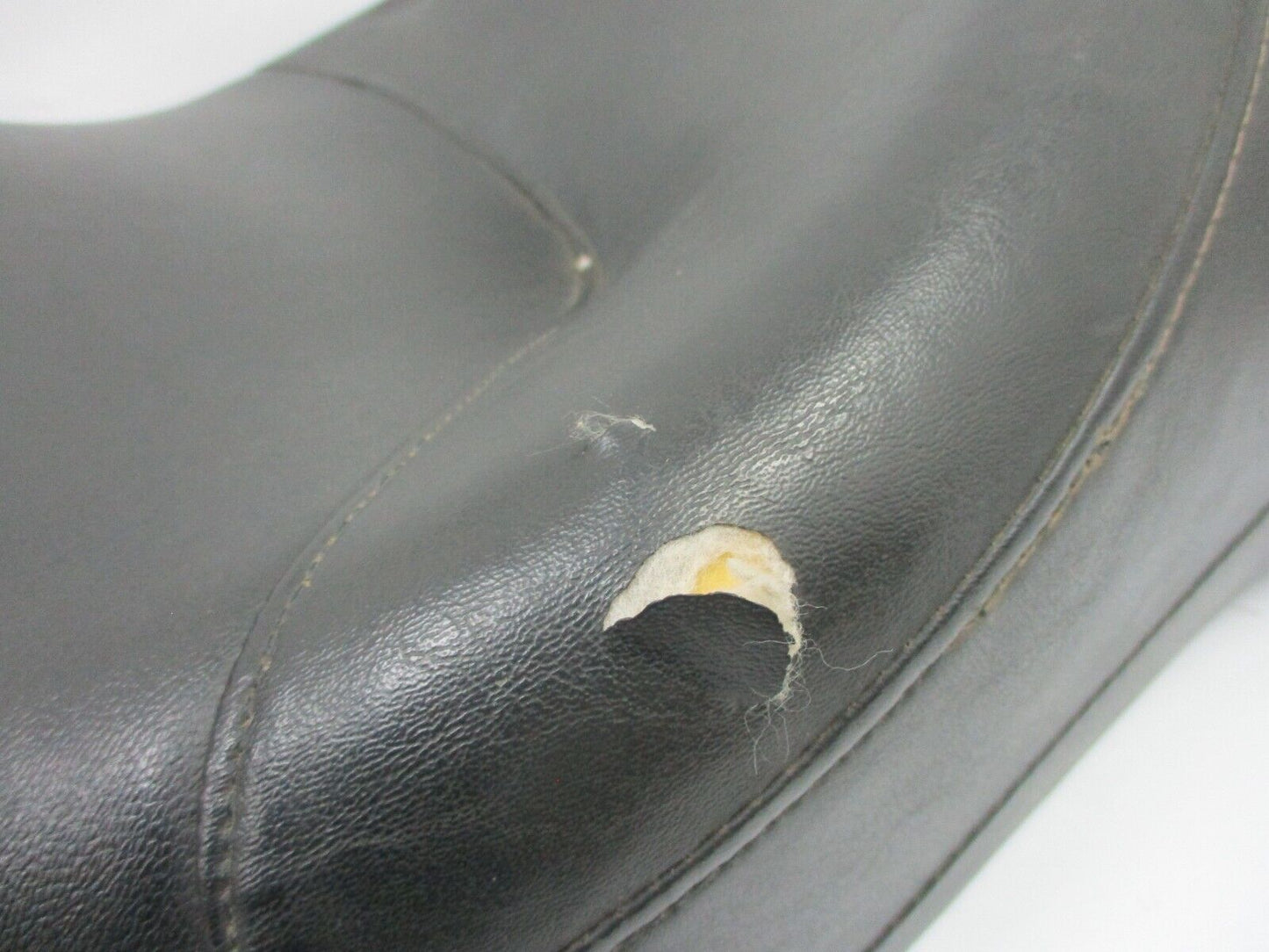 2008 08 Harley Davidson Electra Glide Front Saddle Seat Tear (4882)